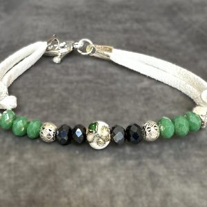 Suede armbandje in flonkerend wit-groen-blauw